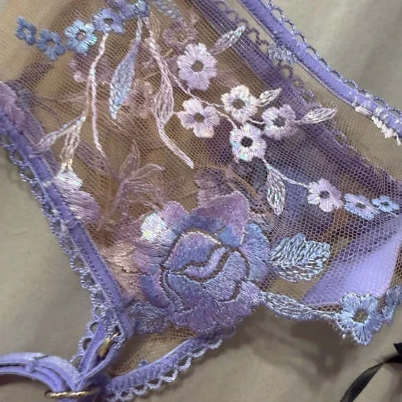 Honey Birdette WHITNEY
Suspender Slim-Wisteria in - Picture 7 of 10